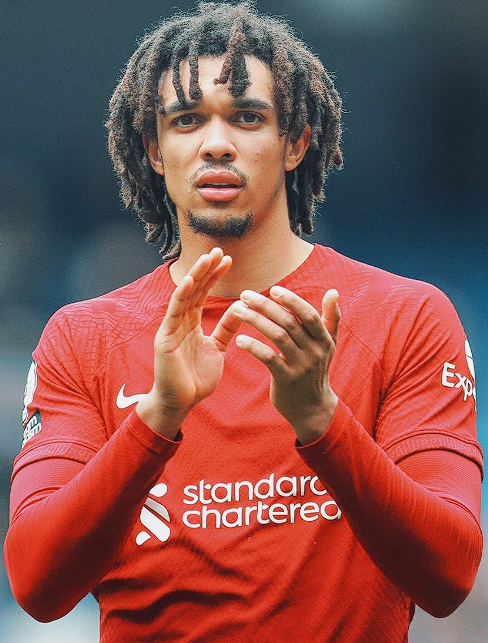 皇马动态：阿诺德回归，巴尔韦德中场待命