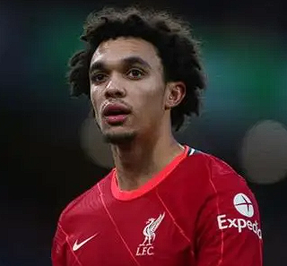 皇马动态：阿诺德回归，巴尔韦德中场待命